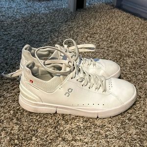 On cloud white shoes W8